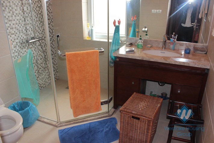 High quality apartment with lake view for lease in Xuan Dieu street, Tay Ho, hanoi